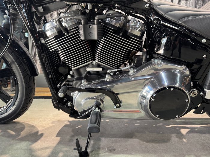 2025 Harley-davidson FXBB STREET BOB (117) Vivid Black