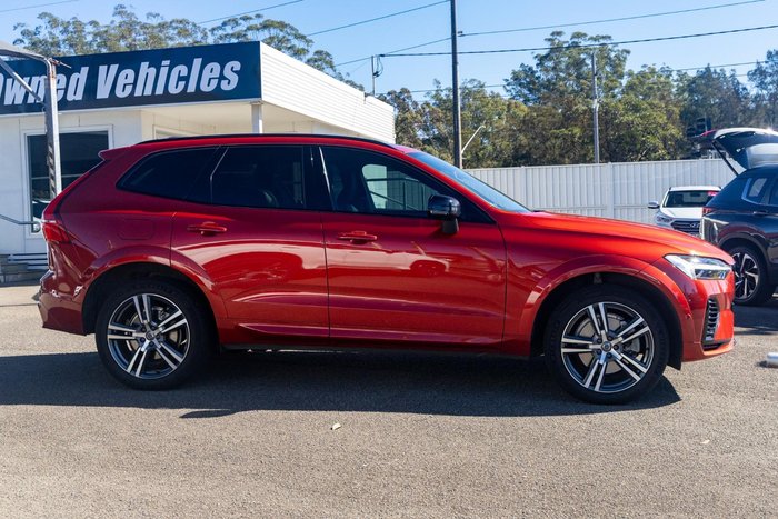 2022 Volvo XC60 Recharge Ultimate T8 Plug-In Hybrid