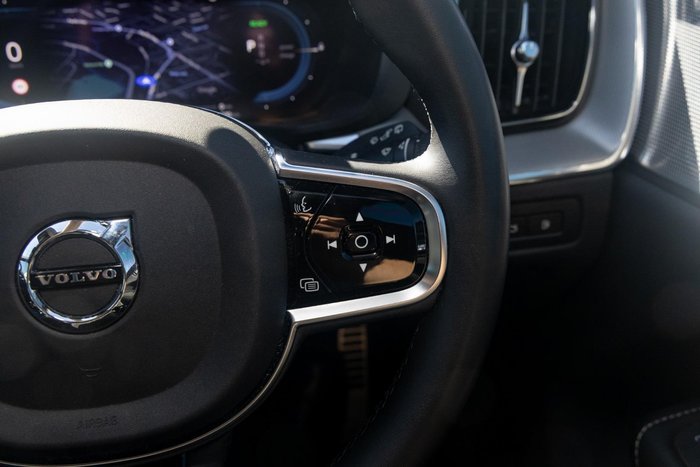 2022 Volvo XC60 Recharge Ultimate T8 Plug-In Hybrid