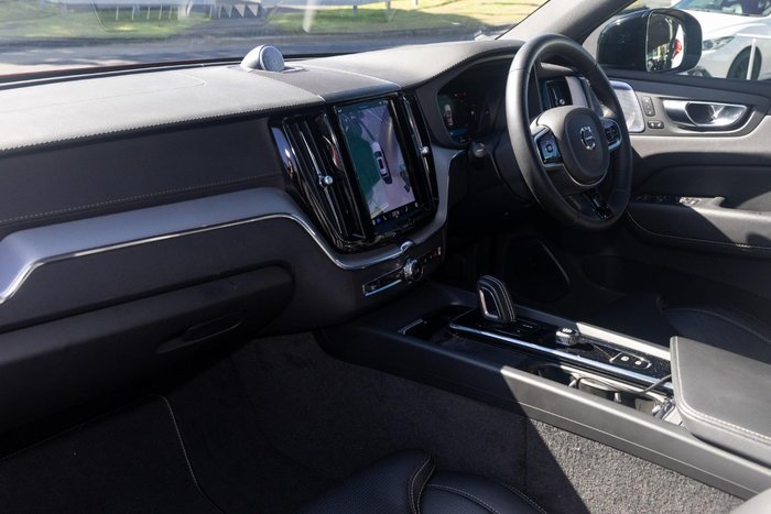 2022 Volvo XC60 Recharge Ultimate T8 Plug-In Hybrid