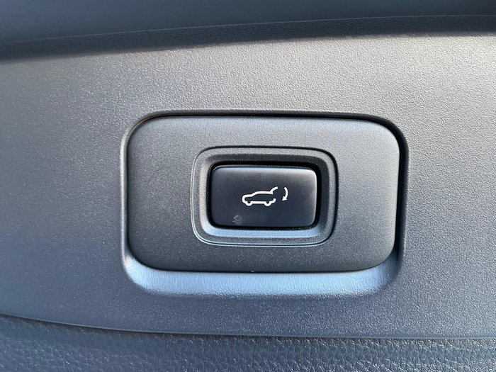 2023 Isuzu MU-X LS-T