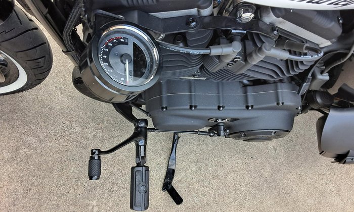 2012 Harley-Davidson Iron 883 (XL883N) Sportster Black