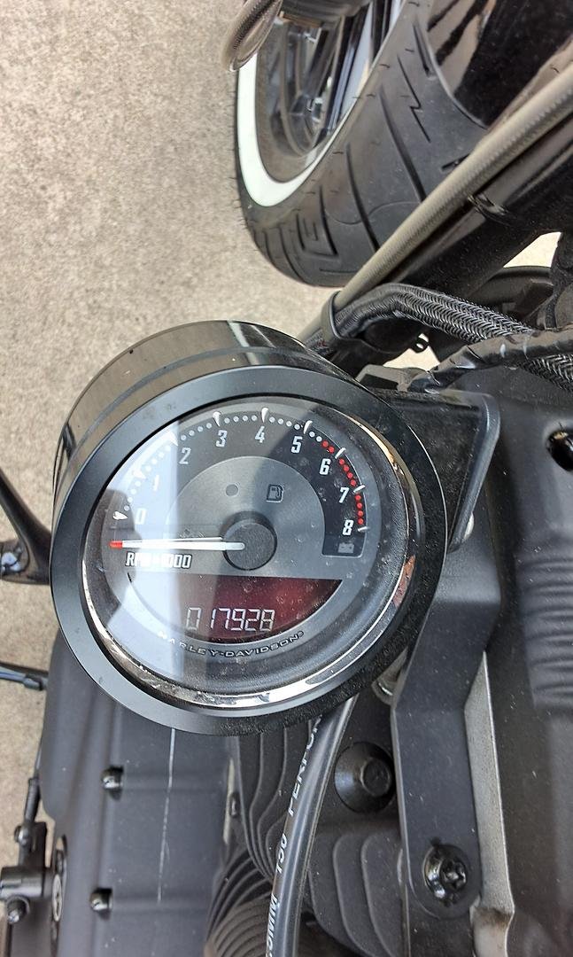 2012 Harley-Davidson Iron 883 (XL883N) Sportster Black