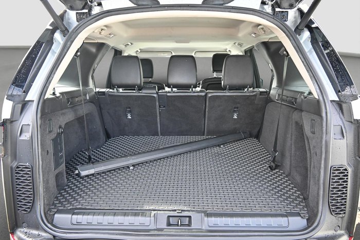 2017 Land Rover Discovery TD6 SE