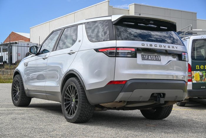 2017 Land Rover Discovery TD6 SE