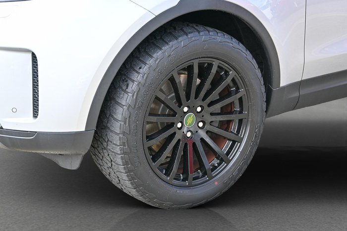 2017 Land Rover Discovery TD6 SE