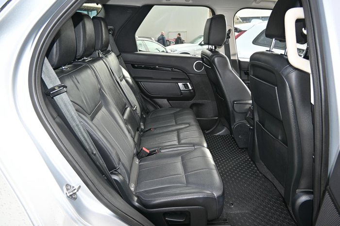 2017 Land Rover Discovery TD6 SE