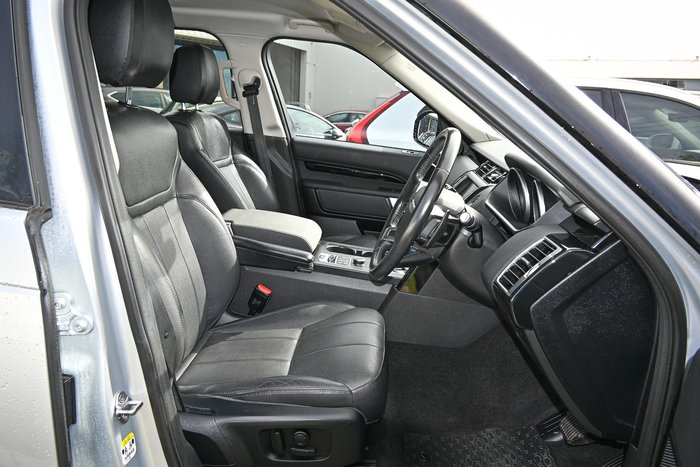 2017 Land Rover Discovery TD6 SE