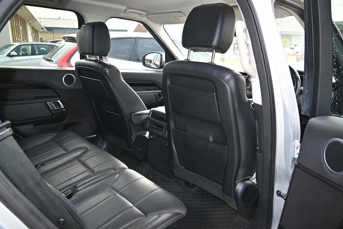 2017 Land Rover Discovery TD6 SE