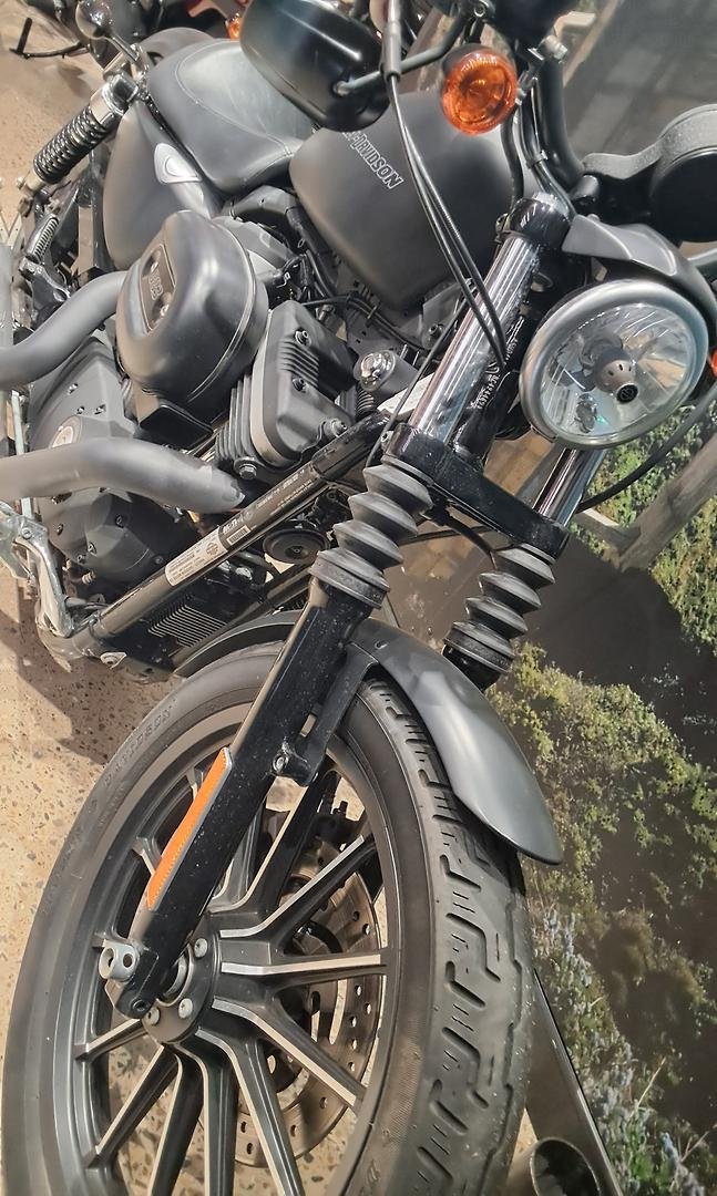 2011 Harley-Davidson Iron 883 (XL883N) Sportster Black