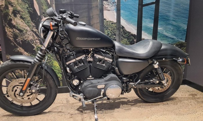 2011 Harley-Davidson Iron 883 (XL883N) Sportster Black