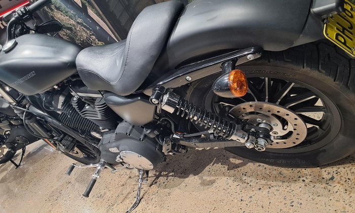 2011 Harley-Davidson Iron 883 (XL883N) Sportster Black
