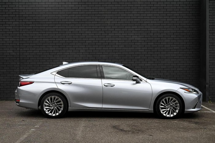 2023 Lexus ES 300h Sports Luxury