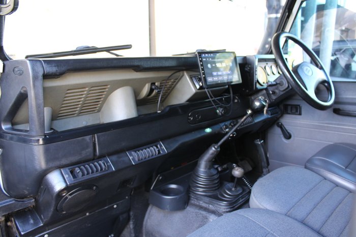 2000 Land Rover Defender
