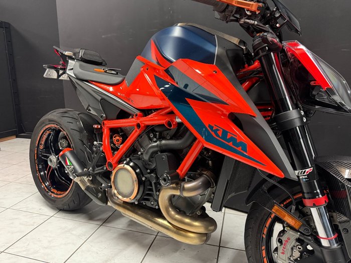 2021 KTM 1290 SUPER DUKE R Orange