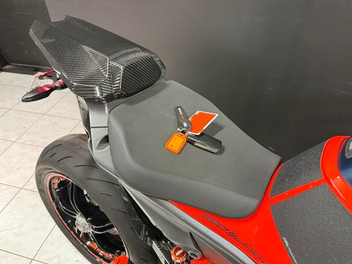 2021 KTM 1290 SUPER DUKE R Orange