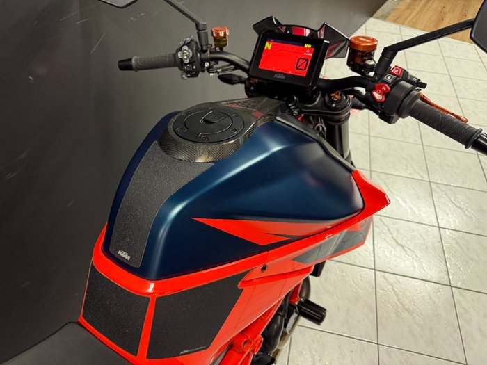 2021 KTM 1290 SUPER DUKE R Orange