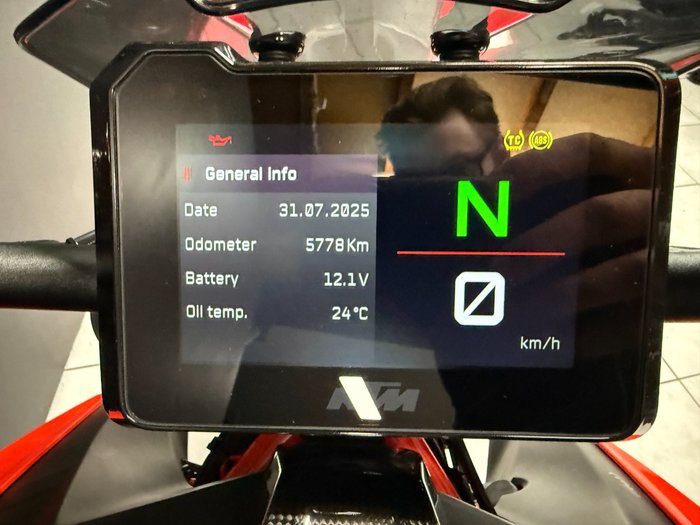 2021 KTM 1290 SUPER DUKE R Orange