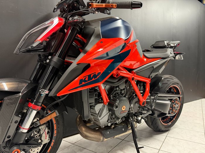 2021 KTM 1290 SUPER DUKE R Orange