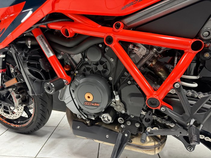 2021 KTM 1290 SUPER DUKE R Orange