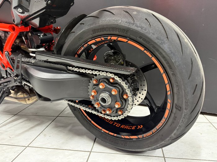 2021 KTM 1290 SUPER DUKE R Orange