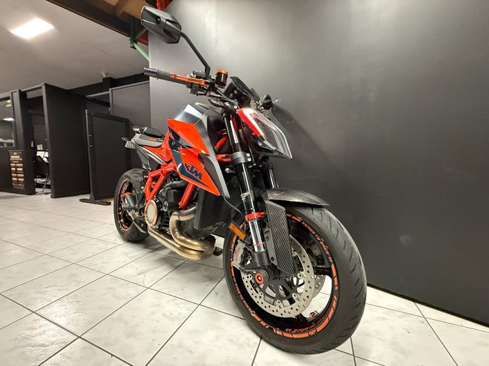 2021 KTM 1290 SUPER DUKE R Orange