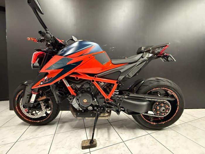 2021 KTM 1290 SUPER DUKE R Orange