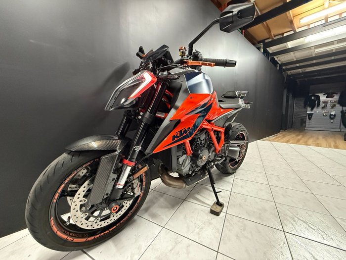 2021 KTM 1290 SUPER DUKE R Orange