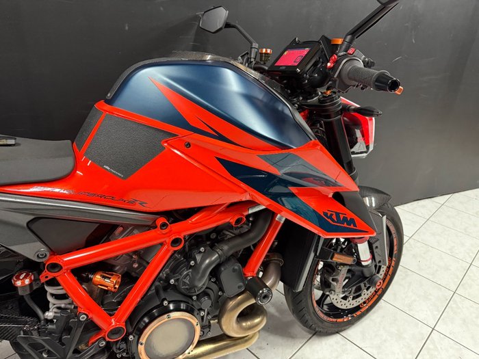 2021 KTM 1290 SUPER DUKE R Orange