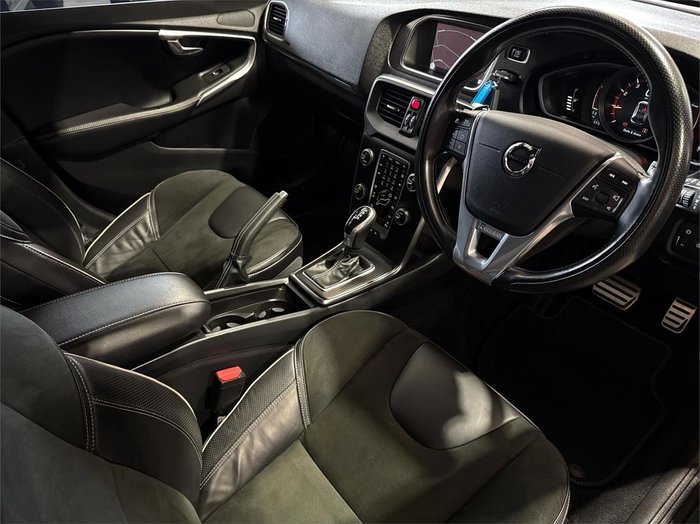 2017 Volvo V40 T5 R-Design
