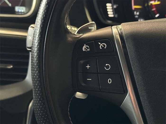 2017 Volvo V40 T5 R-Design