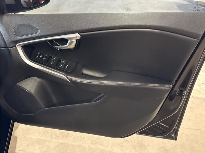 2017 Volvo V40 T5 R-Design