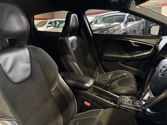 2017 Volvo V40 T5 R-Design