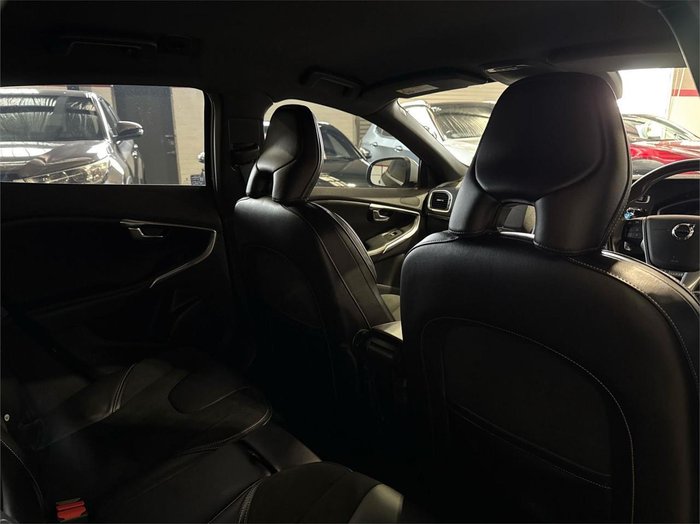 2017 Volvo V40 T5 R-Design