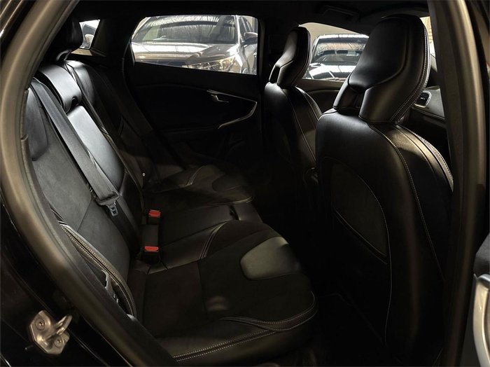 2017 Volvo V40 T5 R-Design