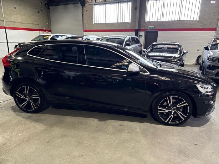 2017 Volvo V40 T5 R-Design