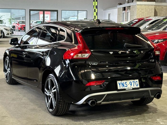2017 Volvo V40 T5 R-Design