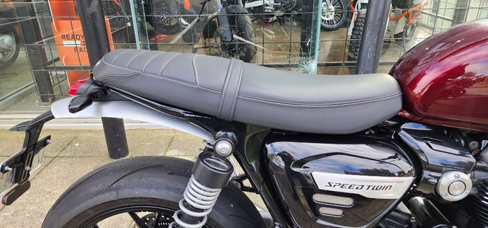 2024 Triumph BONNEVILLE SPEED TWIN 1200 MAROON