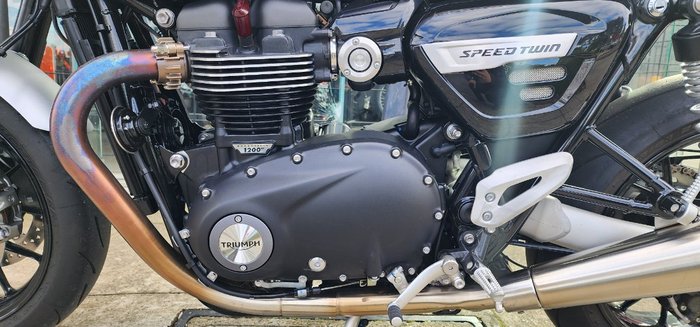 2024 Triumph BONNEVILLE SPEED TWIN 1200 MAROON