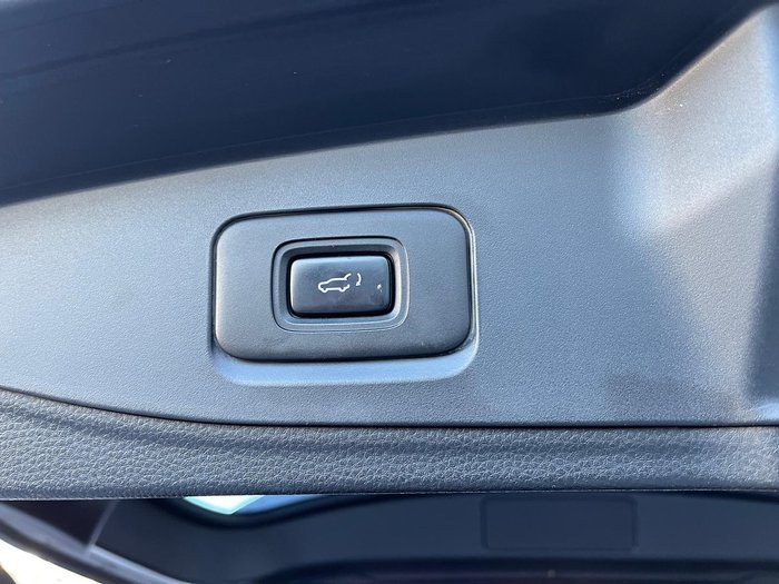 2021 Isuzu MU-X LS-T