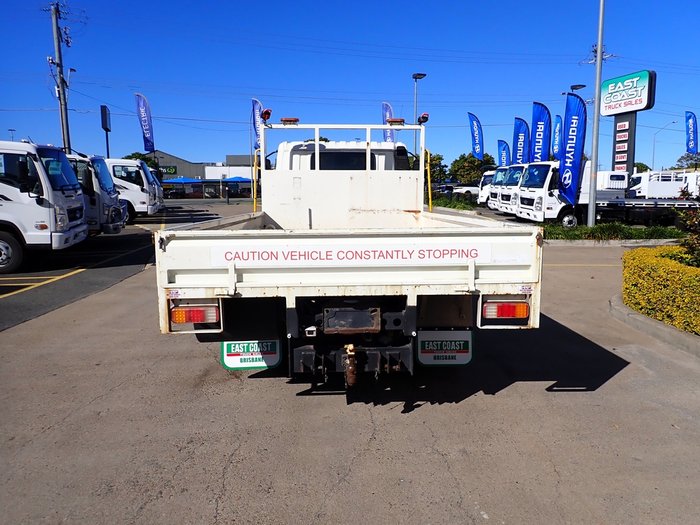 2017 HINO DUTRO 300 WHITE