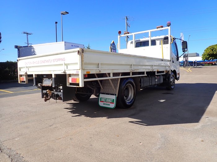 2017 HINO DUTRO 300 WHITE