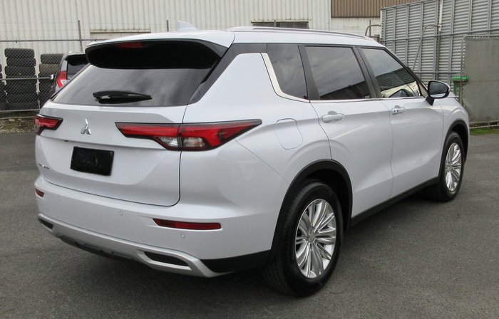 2024 Mitsubishi Outlander LS