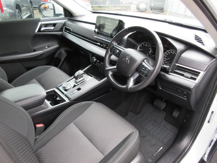 2024 Mitsubishi Outlander LS