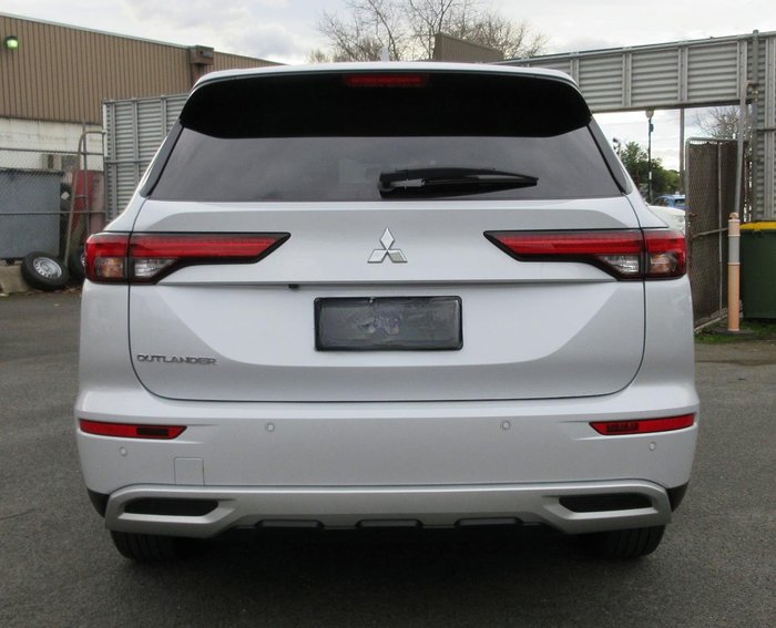 2024 Mitsubishi Outlander LS