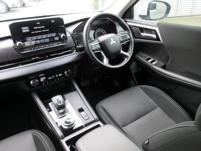 2024 Mitsubishi Outlander LS