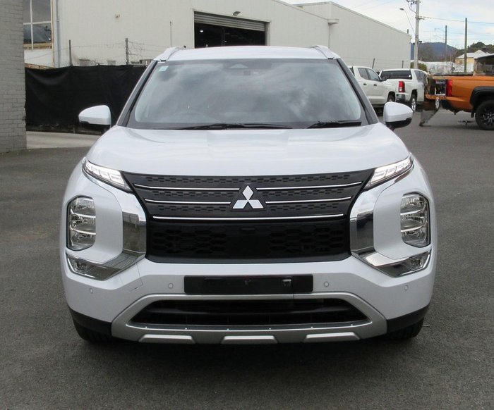 2024 Mitsubishi Outlander LS