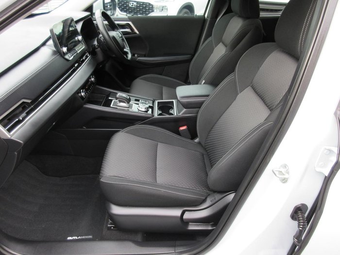 2024 Mitsubishi Outlander LS