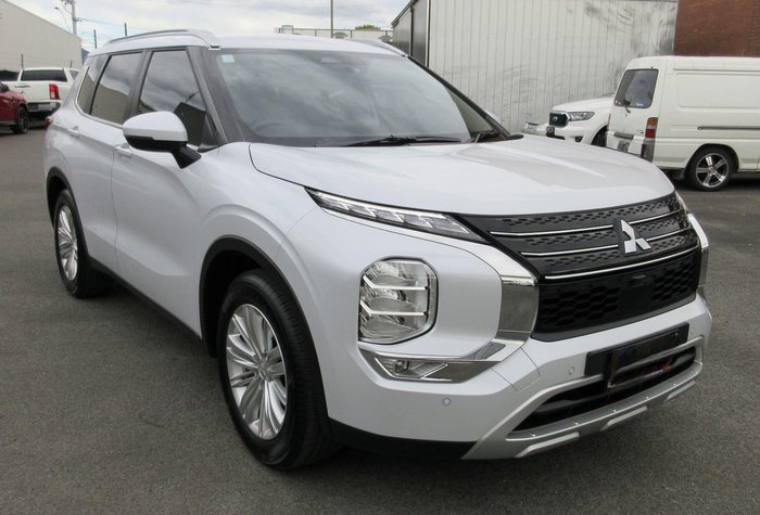 2024 Mitsubishi Outlander LS