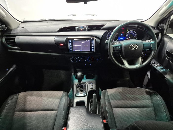 2017 Toyota Hilux SR GGN125R 4X4 Dual Range Glacier White